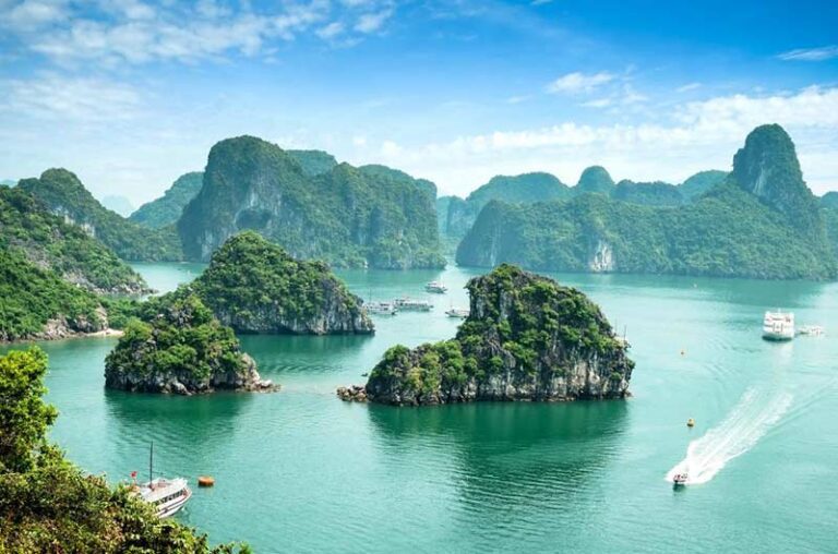 Beautiful Islands of Ha Long Bay